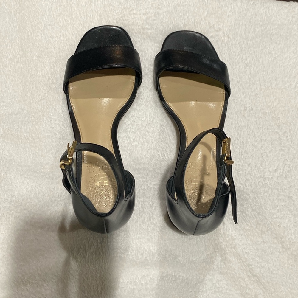 BLACK LEATHER VINCE CAMUTO HEELED SANDALS